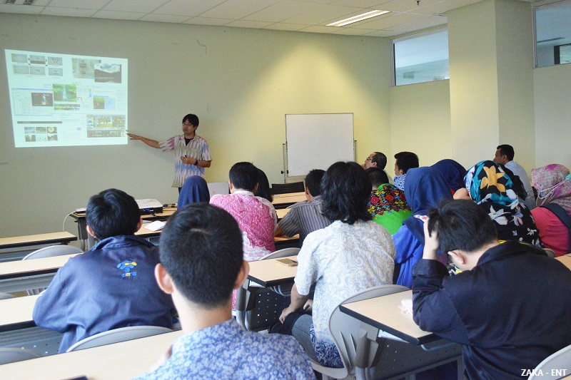 Kembali Gelar Kuliah Tamu, Program Pascasarjana Terapan PENS Hadirkan Dr. Kosuke Takano dari Kanagawa Institute of Technology