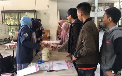 Ratusan Porsi Salad Habis Terjual pada Event PENS Salad Day