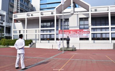 Peringati Hari Pahlawan, Seluruh Mahasiswa Baru PENS Ikuti Upacara Bendera