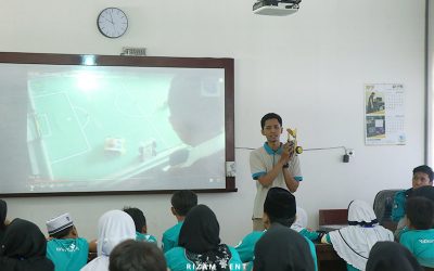 Kenalkan Robot dalam Pesantren Ramadan Kreatif, HMCE PENS Gelar SPICER 2019