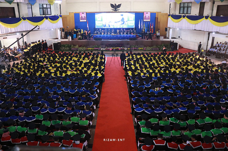 Prosesi Wisuda PENS ke-13,  Luluskan 892 Wisudawan dari Berbagai Jenjang