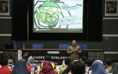 Bekali Mahasiswa Tentang Dunia Startup, E-BIO PENS Gelar Career Development Program 2019