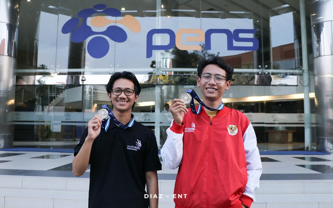 Wakili Indonesia, Dua Mahasiswa PENS Raih Medali di WorldSkills Lyon 2024